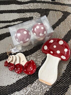 🆕Market Square Mushroom Salt & Pepper Shakers, Spoon Rest, Measuring Spoon Set